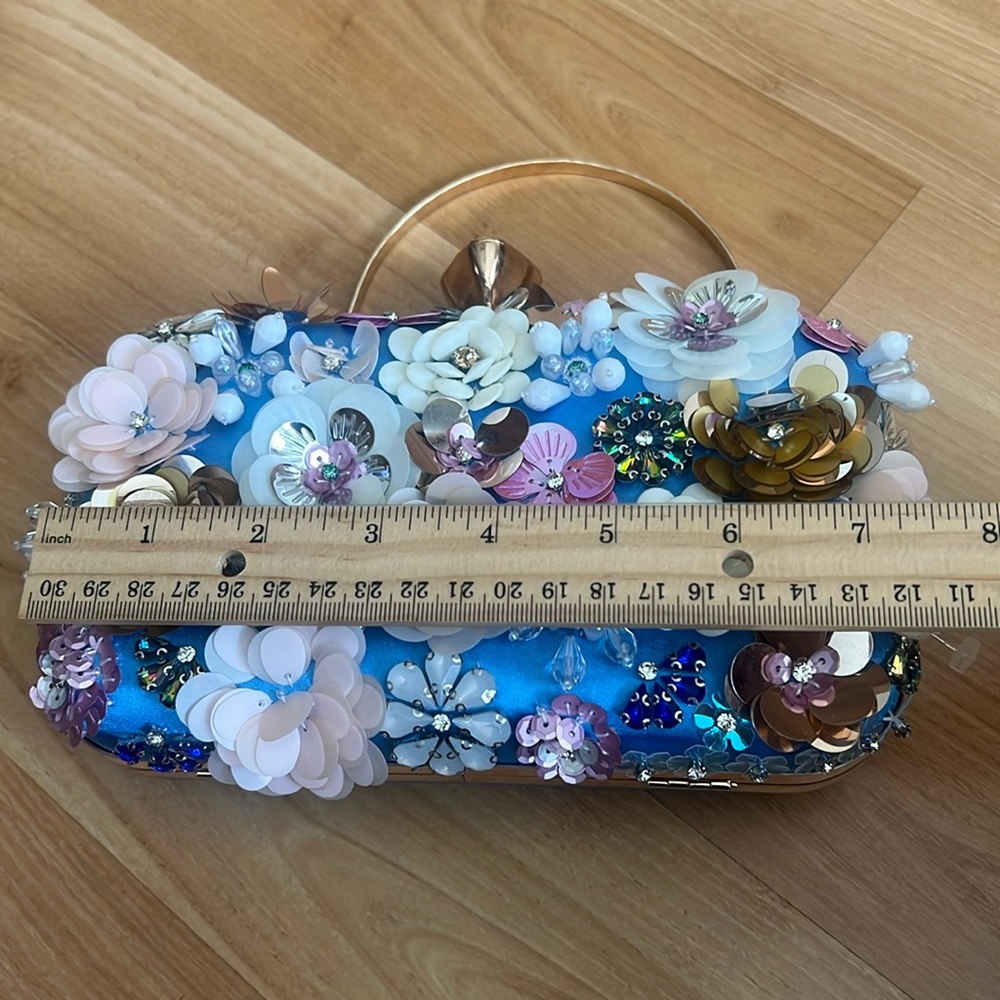 COPY - Bebe Sequenced Daisy Clutch - Picture 8 of 17